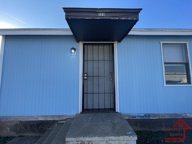 Building Photo - 309 SW 19th St Rental
