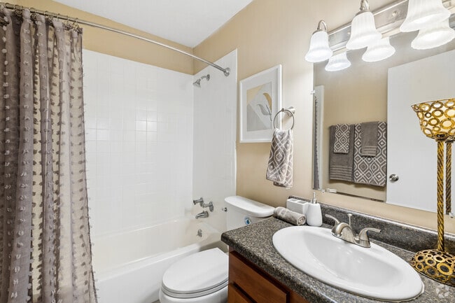 1BR, 1BA - 630SF - Bathroom