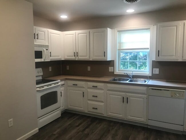 Photo - 640 S Oak St