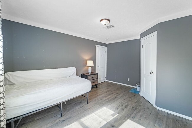 Photo - 29703 Midland St