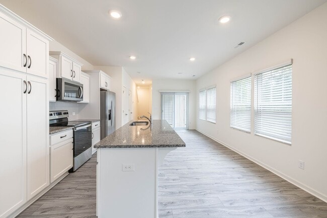 Photo - 3 Bedroom Townhome Main Street Pineville - AVAILABLE AUGUST 2026