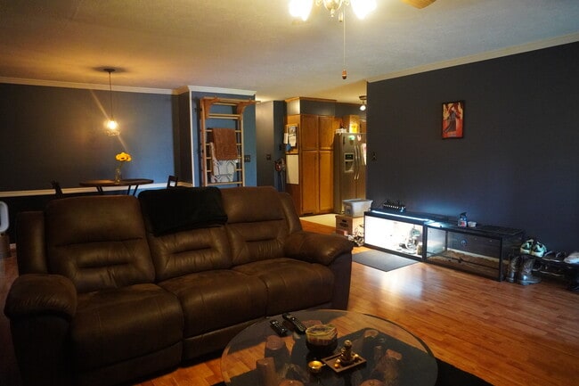 496 Lindsay Rd