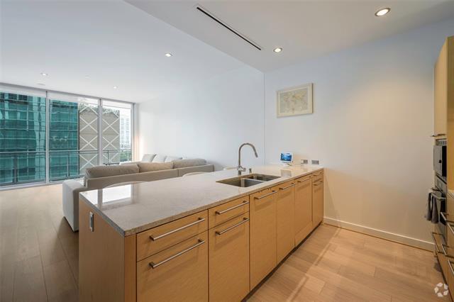 Building Photo - 2900 McKinnon St Unit 603 Rental