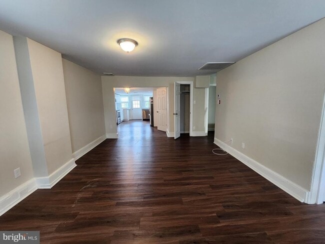 Building Photo - 129 Shearer St Unit 2