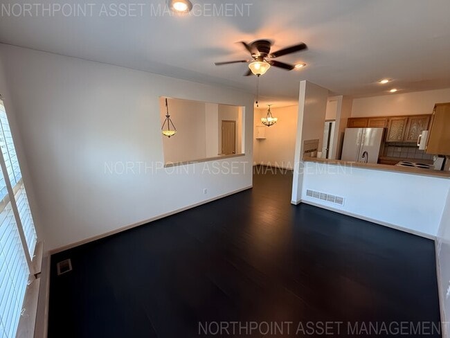 Photo - 3 Bed, 2 Bath Townhome SPECIAL!