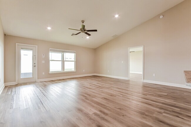 Photo - 511 Edith Dr