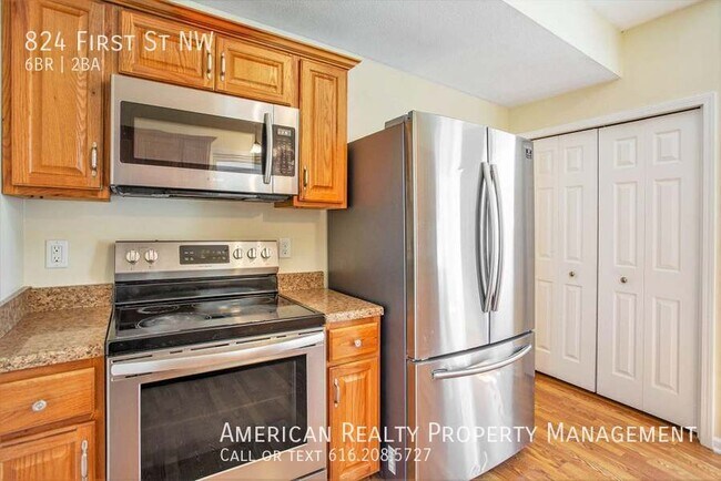 Photo - 824 First St NW-