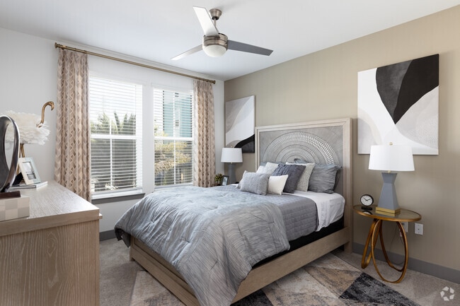 2BR, 2BA - 1123SF