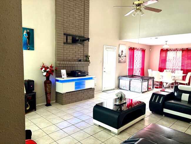 Photo - 16307 Leamington Ln