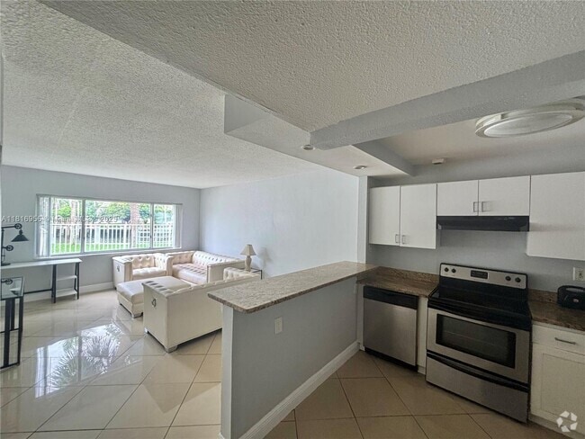 Building Photo - 251 SE 6th Ave Unit 3 Rental