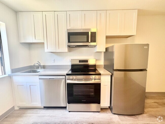 Building Photo - 38 Williams Ave Unit 38 Williams Ave,  C Rental