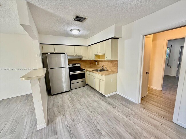 Photo - 1821 N 17th Ct Unit 23