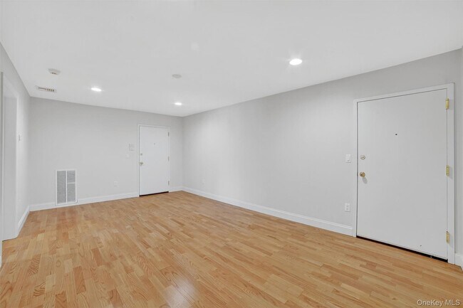 Photo - 142 Bannon Ave Unidad 3