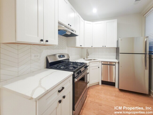 Photo - 540 W Cornelia Ave Apartments Unit 1bed in Lakeview