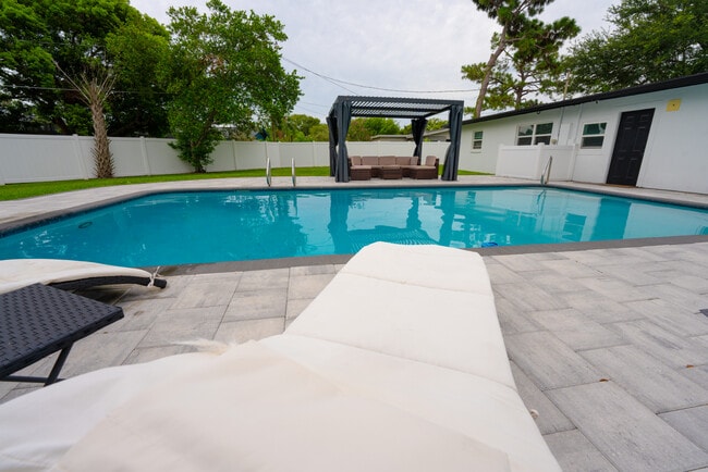 Photo - 2627 Ambergate Rd