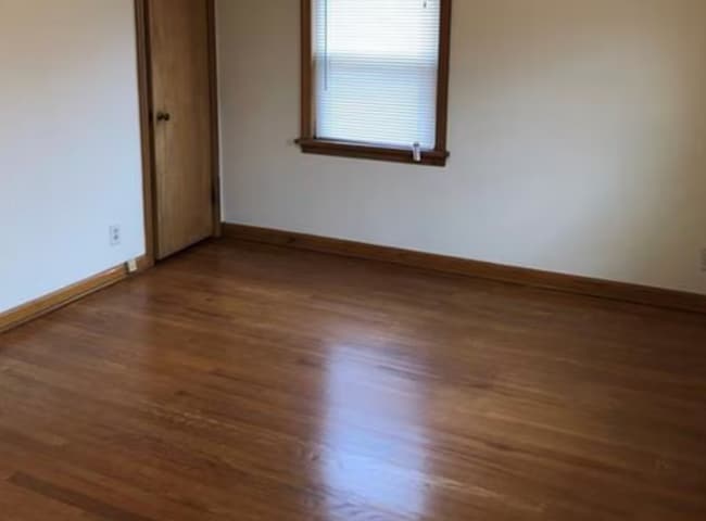 Photo - 413 Raff Rd NW