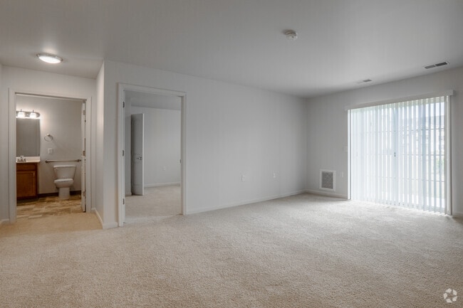 2 Bed/ 1.5 Bath - 940 SQ FT