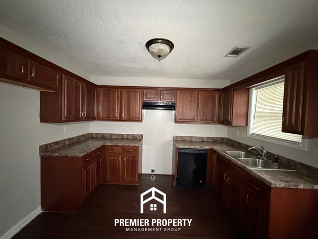 Photo - Charming 3BR/2BA Tuscaloosa Home | Hardwood Floors & Large Fenced Backyard