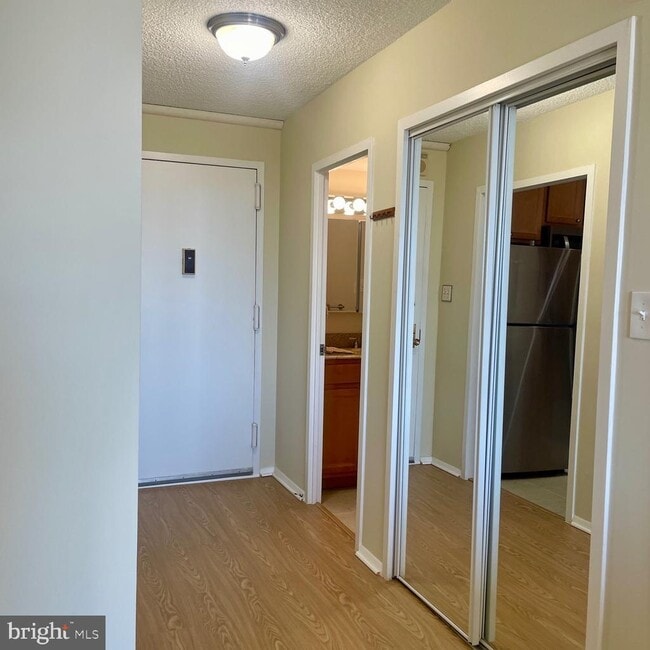 Photo - 5225 Pooks Hill Rd Unidad 1607N