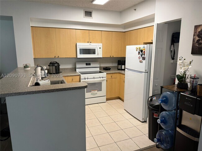 8020 N Nob Hill Rd Unit 204