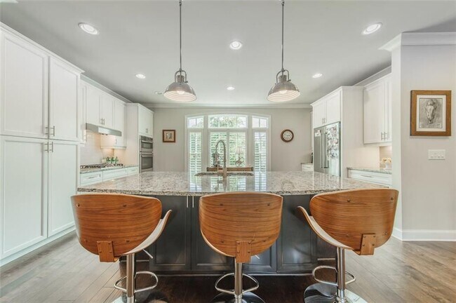Photo - 690 Arklow Dr