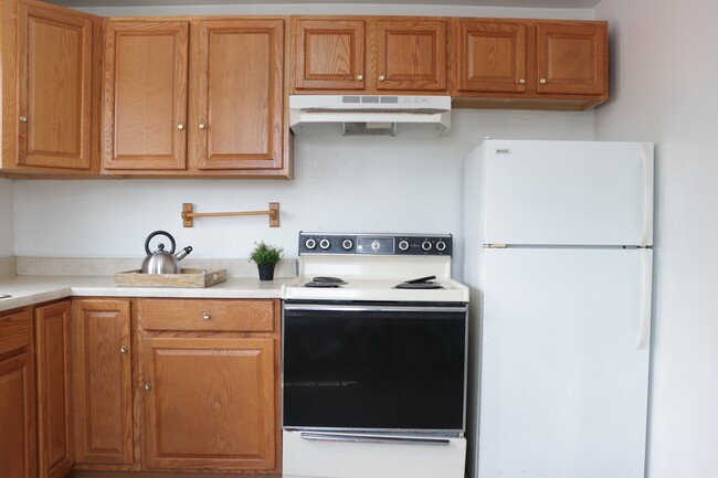 Building Photo - 5801 Douglas St Unit Apt 3