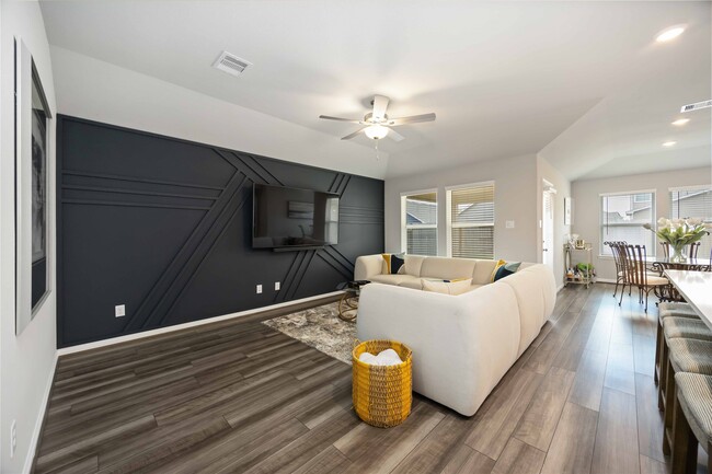 Photo - 6910 Lebec Dr