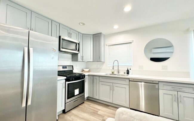 Photo - 1875 W 20th St Unidad #1877