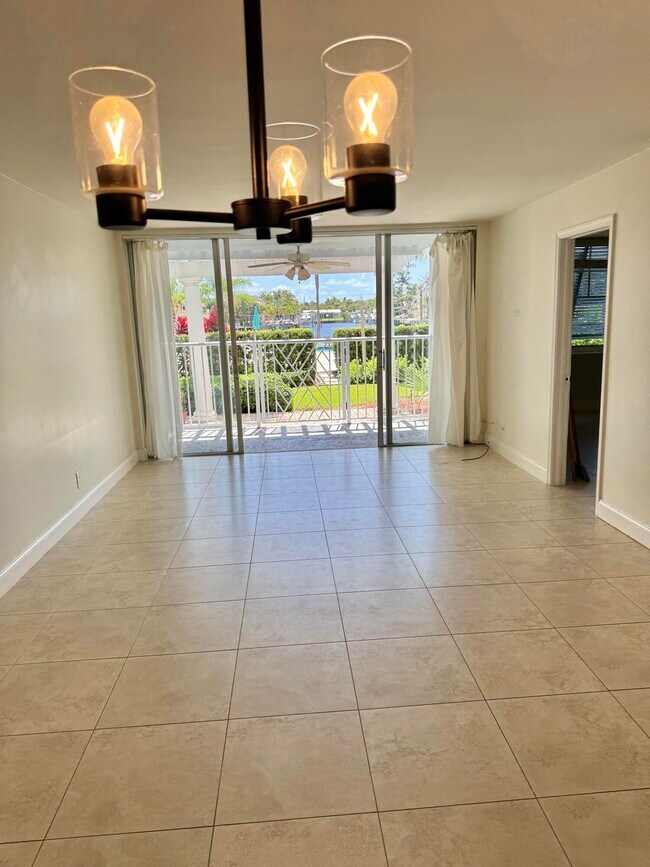 Photo - 651 E Woolbright Rd Unidad 103