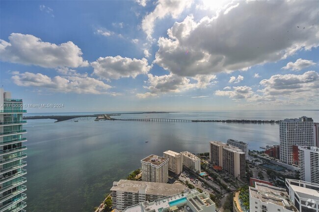 Building Photo - 1300 Brickell Bay Dr Unit 1206 Rental