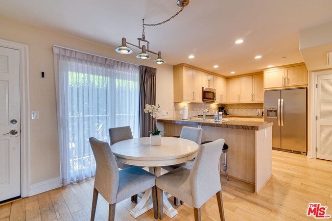 Photo - 3005 Grand Canal