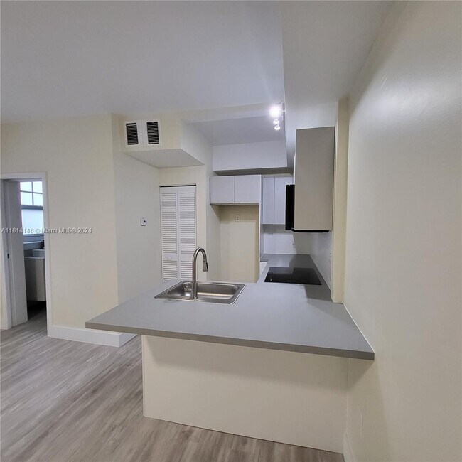 Photo - 536 14th St Unidad 301