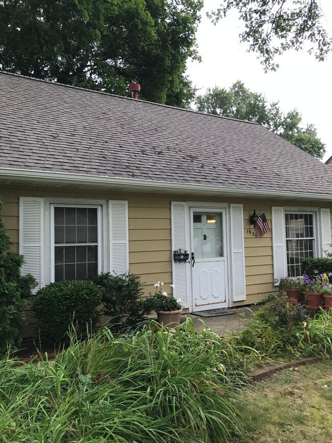 Building Photo - 1936 Tudor St