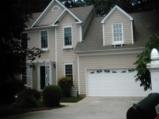 Building Photo - 102 Longstock Ct