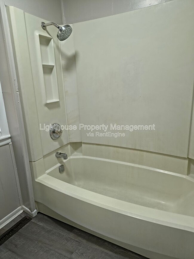 Photo - 3040 Temple St