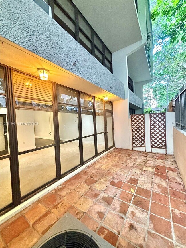 Photo - 2666 Tigertail Ave Unidad 114