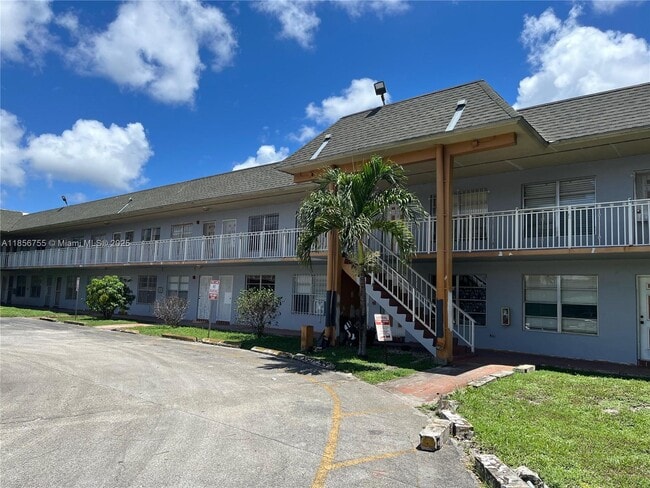 Building Photo - 251 NW 177th St Unit A-103 Rental