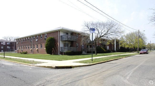 Building Photo - Clifton Arms Rental