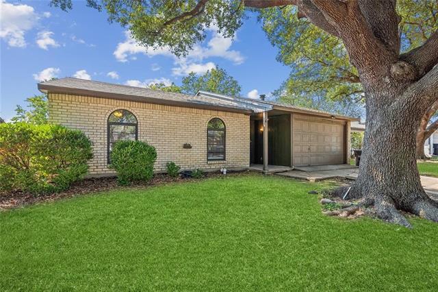 Photo - 556 Hawthorne Dr
