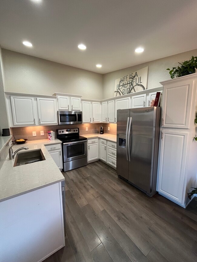 Building Photo - 10030 E Carolina Dr Unit 201 Rental