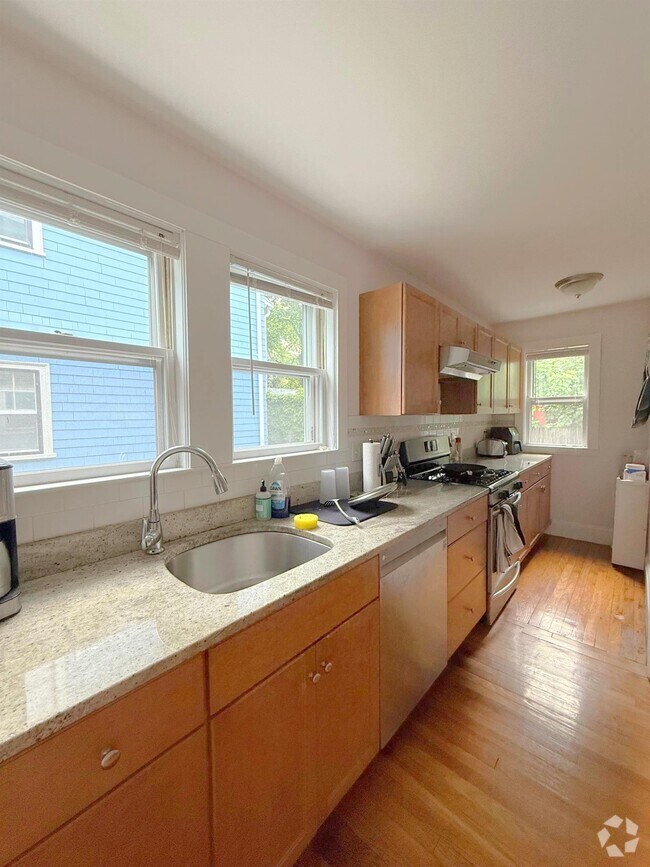Building Photo - 17 Milton St Unit 1 Rental