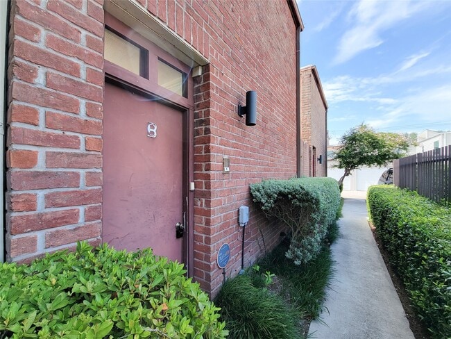 Building Photo - 2243 W Alabama St Unit B Rental