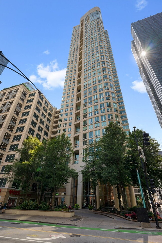 Building Photo - 345 N LaSalle St Unit 2608