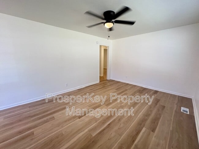 Photo - 830 Turner Rd