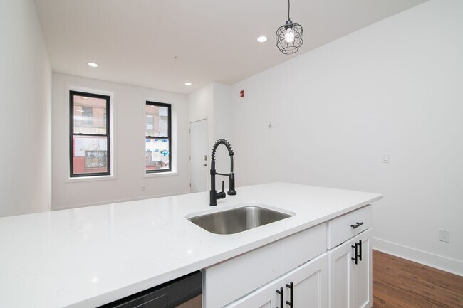 Photo - 3033 W Diamond St Unit 1