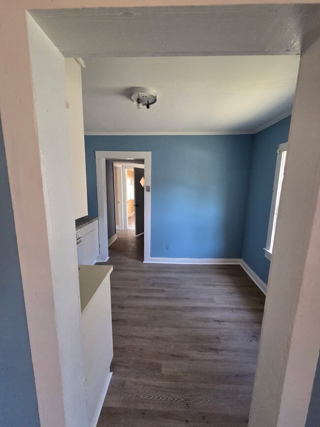 Photo - 545 Salley St