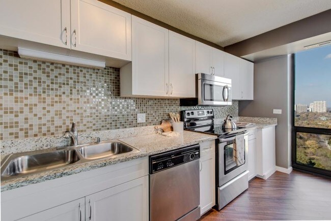 Photo - 1730 N Clark St Unit 616