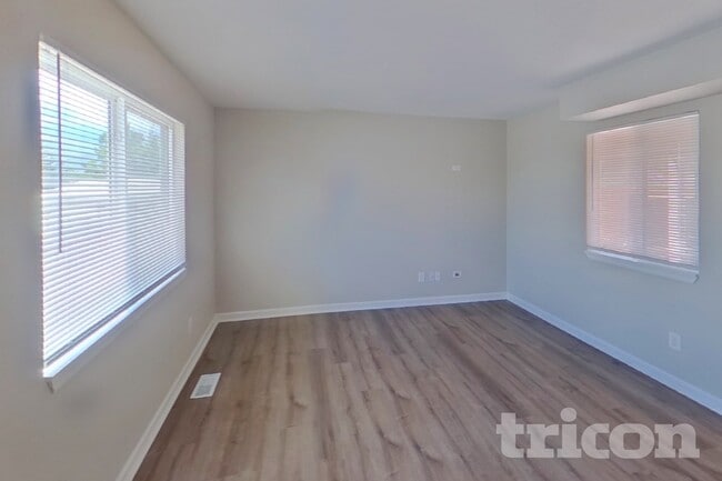 Photo - 4470 Hollyridge Dr