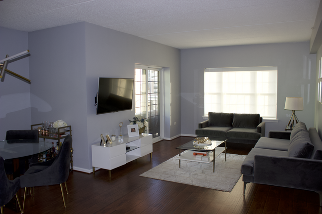 Living Room - 200 N Addison Ave Unidad 401 Rental