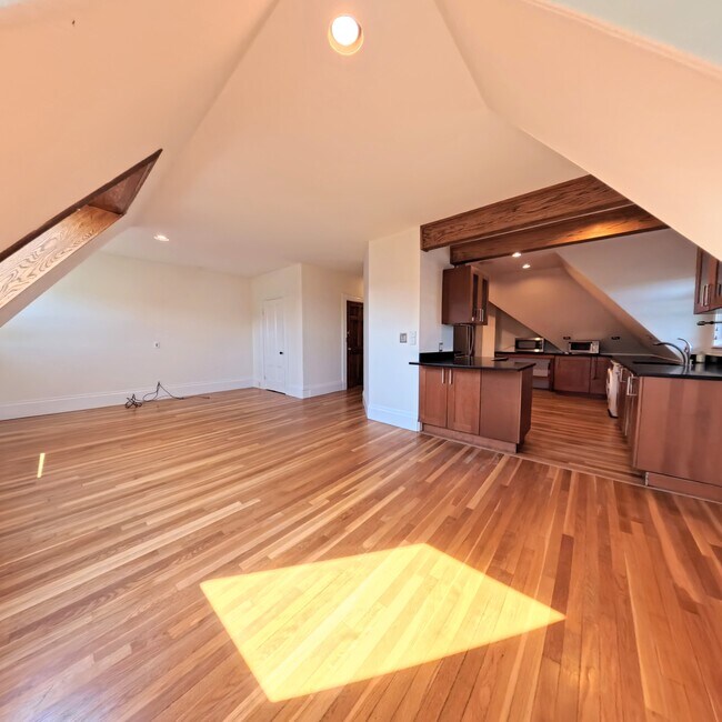 Photo - 185 Davis Ave